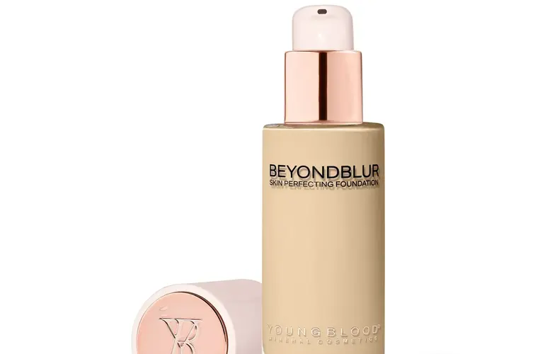 BEYONDBLUR™ SKIN PERFECTING FOUNDATION YOUNGBLOOD  -  Light warm (3) with golden olive undertones