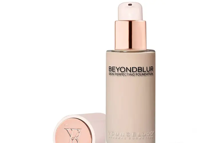 BEYONDBLUR™ SKIN PERFECTING FOUNDATION YOUNGBLOOD  -  Light warm 4 (neutrale ondertoon)