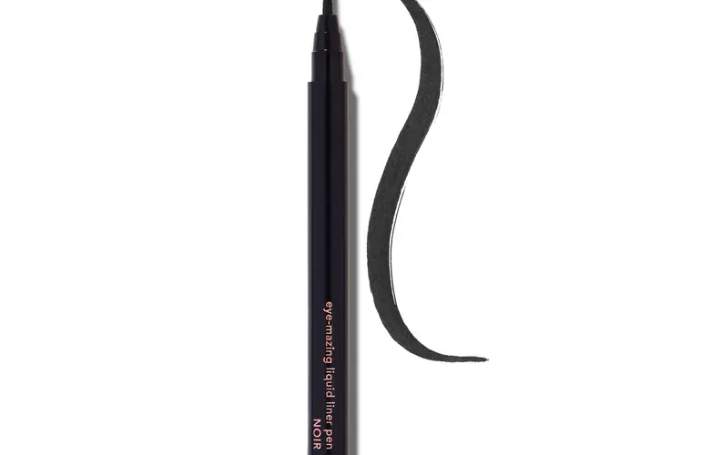 EYE-MAZING LIQUID LINER PEN YOUNGBLOOD     Noir