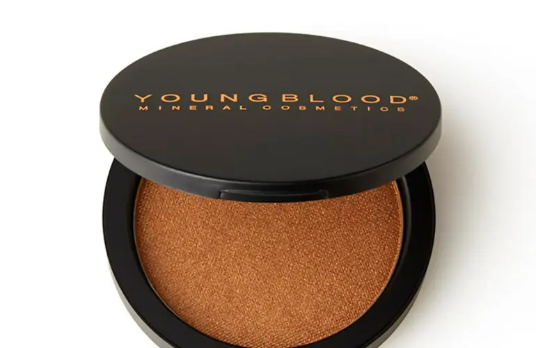 LIGHT REFLECTING HIGHLIGHTER YOUNGBLOOD  -  Fiesta/Rich Bronze with Gold Shift