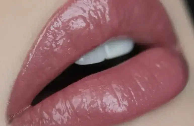 LIPGLOSS YOUNGBLOOD     Fantasy (Purple Mauve with Shimmer)