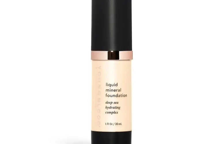 LIQUID MINERAL FOUNDATION YOUNGBLOOD  -  Ivory (neutrale/koele ondertoon)