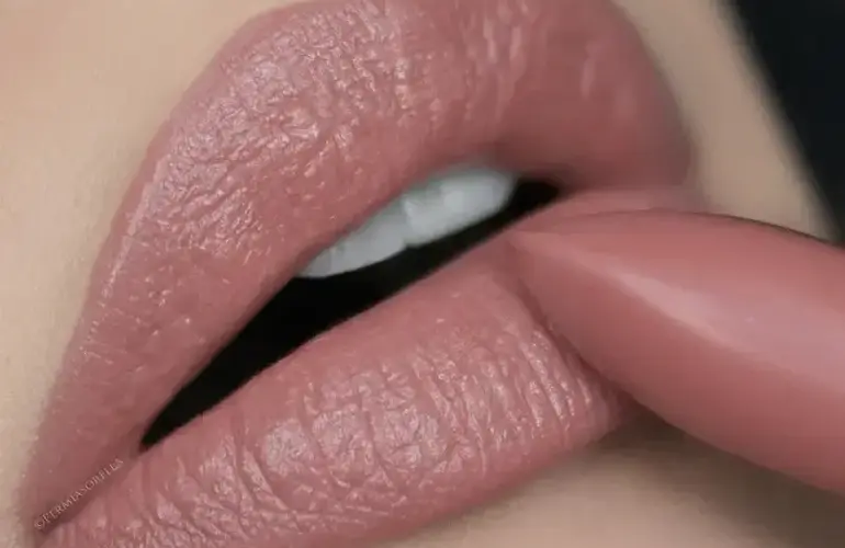 MINERAL CREME LIPSTICK YOUNGBLOOD     Blushing Nude (Cool-Tuned Pink Nude)