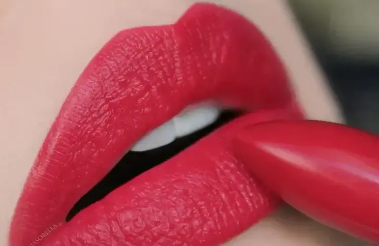 MINERAL CREME LIPSTICK YOUNGBLOOD     Cranberry  (Deep Rich Berry)