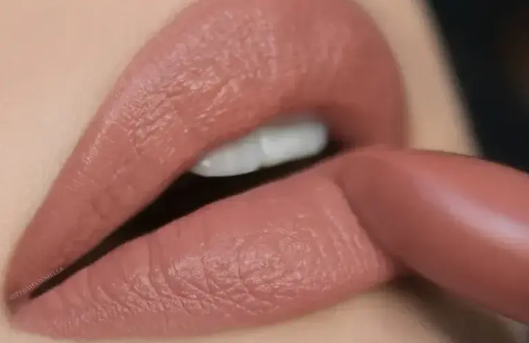 MINERAL CREME LIPSTICK YOUNGBLOOD     Muse (Warm Neutral Beige)