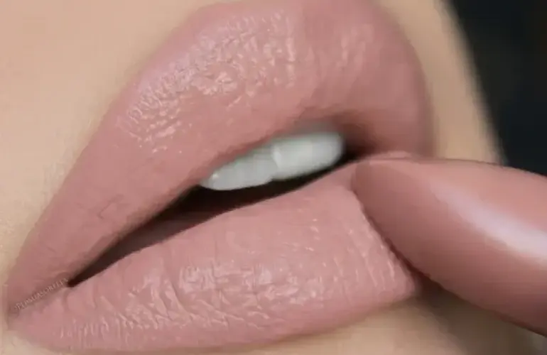 MINERAL CREME LIPSTICK YOUNGBLOOD     Naked (Light Pink Tone Nuded)