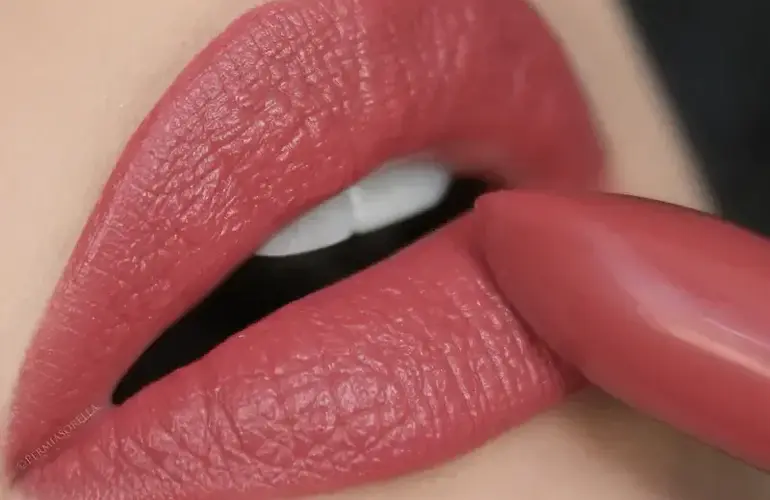 MINERAL CREME LIPSTICK YOUNGBLOOD     Smolder (Warm Rosewood)