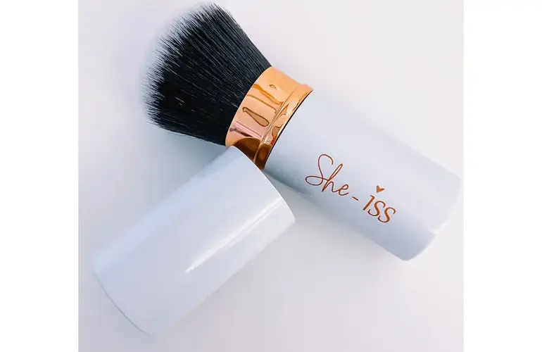 Retractable Kabuki Brush