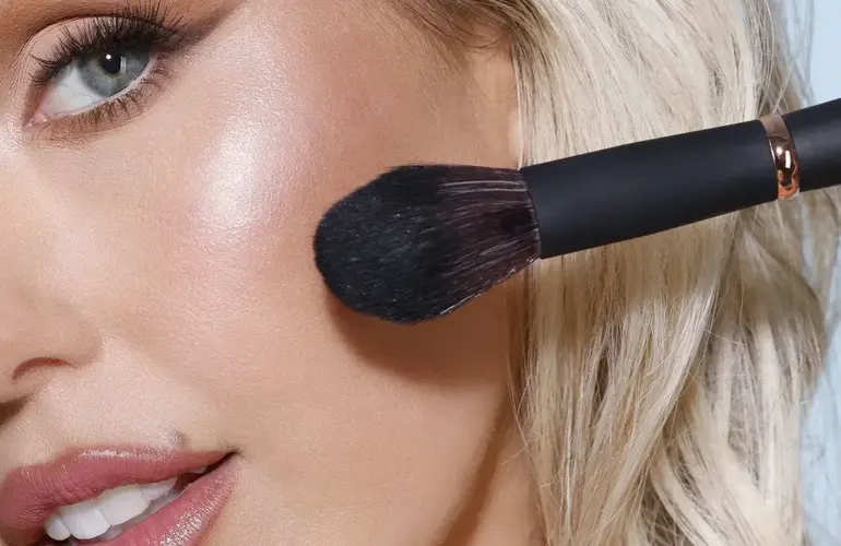 YB5 CHEEK BRUSH