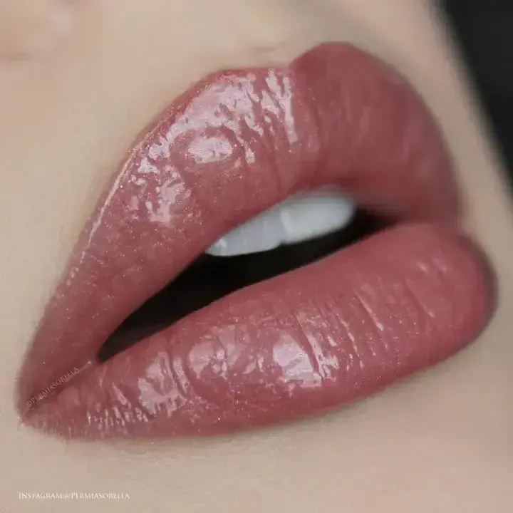 LIPGLOSS YOUNGBLOOD     Poetic (Dusty Mauve with Shimmer)