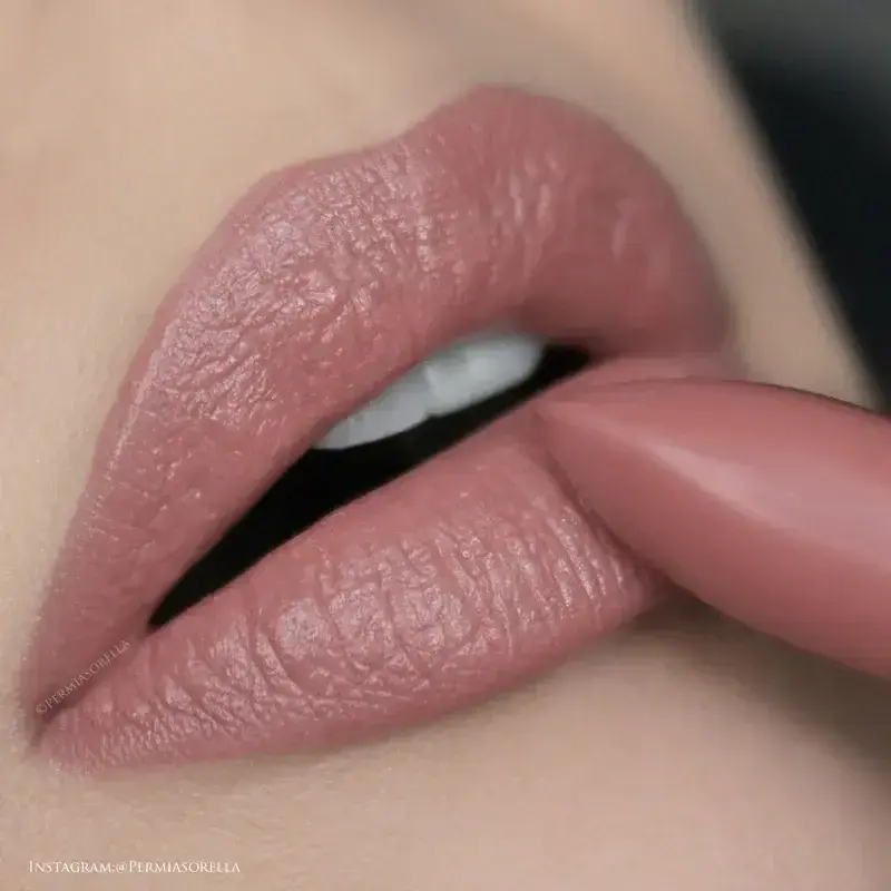 MINERAL CREME LIPSTICK YOUNGBLOOD     Blushing Nude (Cool-Tuned Pink Nude)