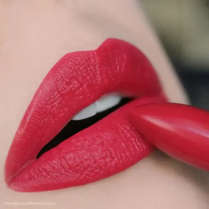 MINERAL CREME LIPSTICK YOUNGBLOOD     Cranberry  (Deep Rich Berry)