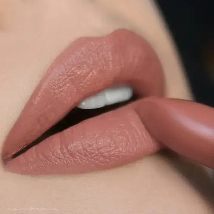 MINERAL CREME LIPSTICK YOUNGBLOOD     Muse (Warm Neutral Beige)